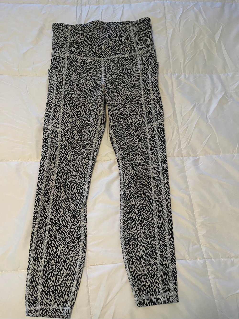 Athleta Ultimate Stash 7/8 tight